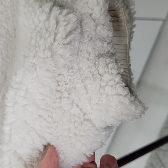 LULULEMON Women's White Cinchable Sherpa Jacket Size 4 - Picture 9 of 13